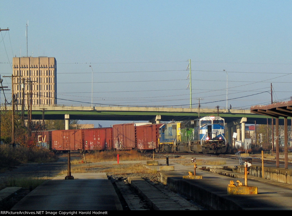 CSX 776 leads a train towards the station for a crew change